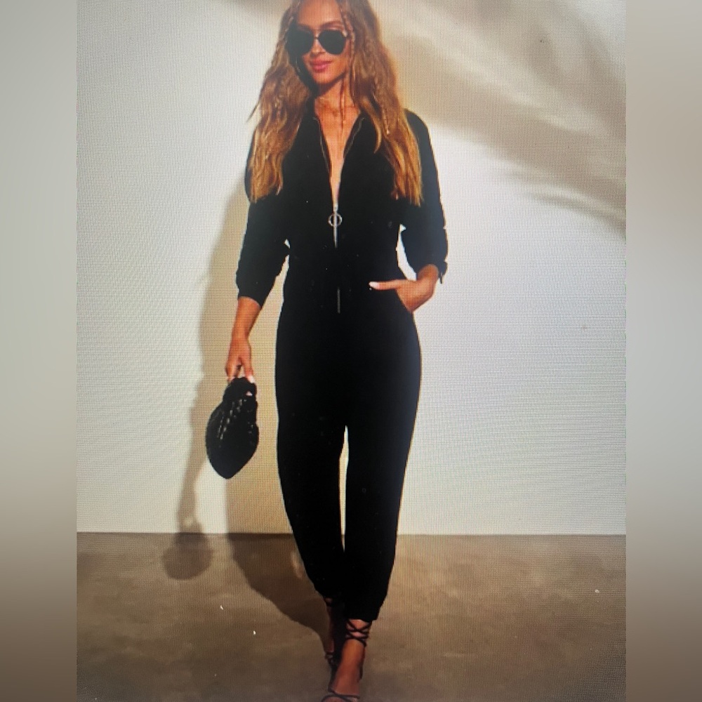 New- never worn VICI Rinko tie waist jumpsuit- size medium